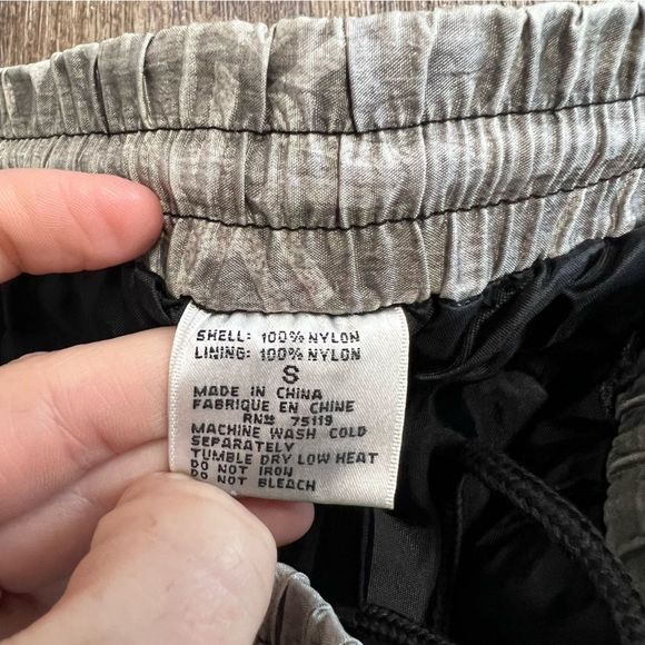 Van Grack Pants Mens Small Gray Geometric Windbreaker Nylon Vintage 90s Hip Hop - Picture 8 of 10